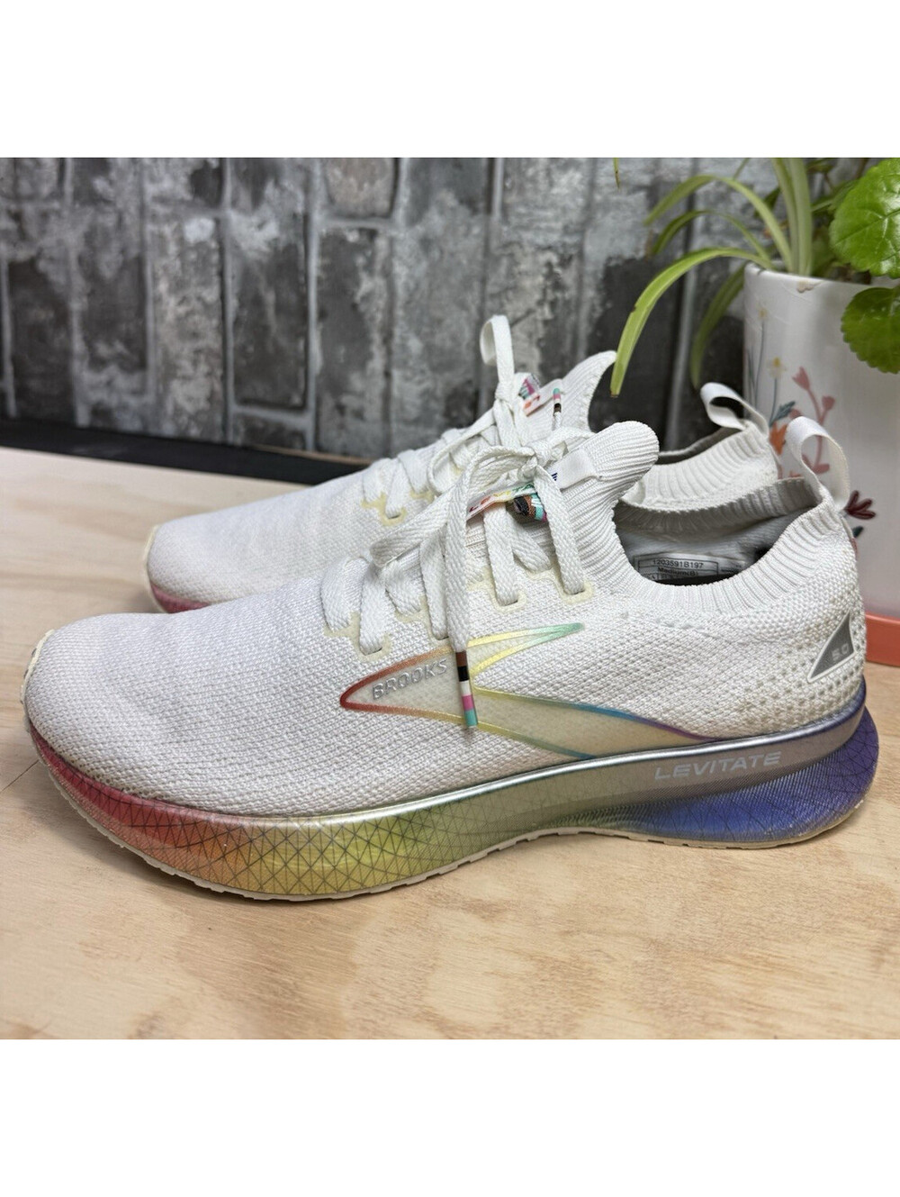 Brooks Levitate StealthFit 5 Men's White/Multicolor Low Top Lace-Up Sneaker